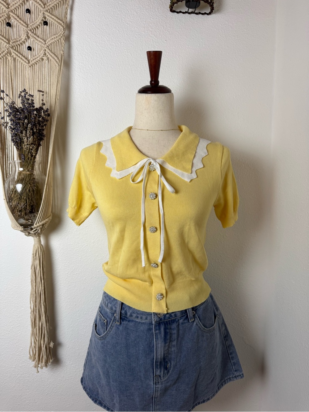 Vintage Yellow Knit Button Down Top with White Scallop Collar
